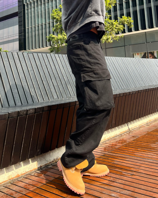 Pantalón Cargo Negro - Image 3