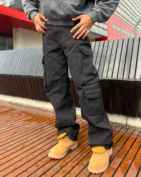 Pantalón Cargo Negro - Image 5